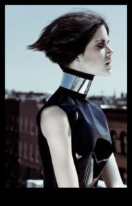 Futūristiska nojauta: moderni tērpi stilīgai rītdienai