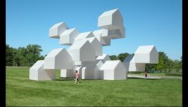 Instalācijas mākslas iejaukšanās: transformējošas telpas amerikāņu mākslā