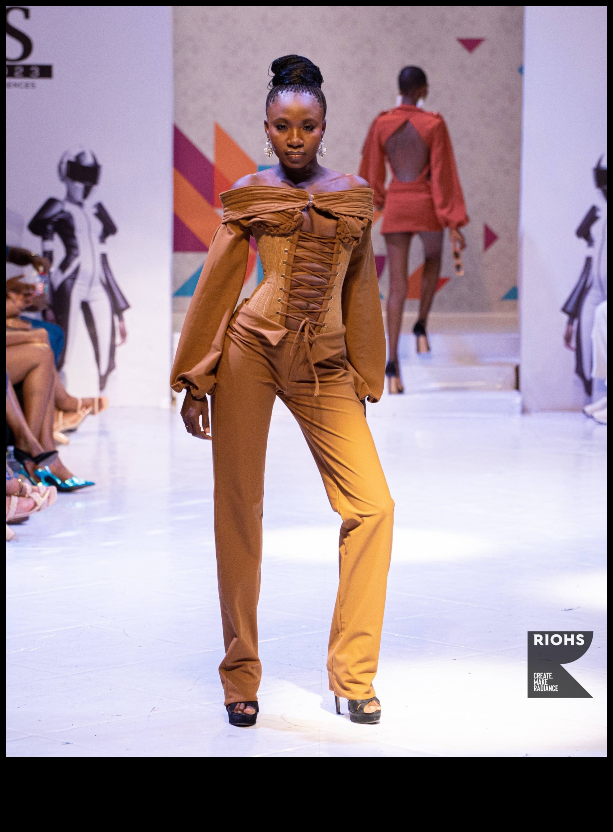 Radiant Runway Modernas izcilības modes skate 1 Starojošs skrejceļš: gozējieties modernās izcilības uzmanības centrā